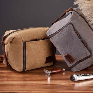 Mens Toiletry Bag Leather, Personalized Gifts for Him, Dopp Kit Mens Travel Case, Husband Shaving Kit, Boyfriend Gift, Christmas Day Gift