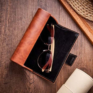 Personalisierte Sonnenbrille Leder Box, gravierte Unisex Sonnenbrille Box, Herren Geschenk, Groomsmen Geschenk, Groomsmen Sonnenbrille Box, Bräutigam Geschenk Bild 7