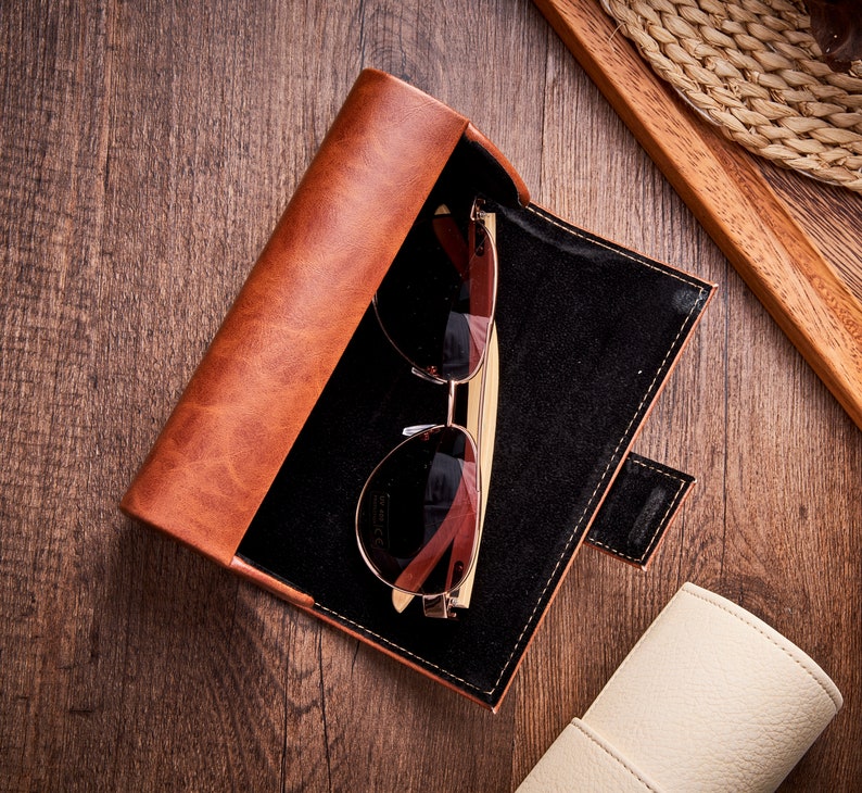 Personalisierte Sonnenbrille Leder Box, gravierte Unisex Sonnenbrille Box, Herren Geschenk, Groomsmen Geschenk, Groomsmen Sonnenbrille Box, Bräutigam Geschenk Bild 7