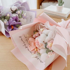かぎ針編みの花、かぎ針編みのチューリップ、かぎ針編みの花束、ガールフレンド、お母さん、誕生日へのプレゼント、ラッピングされたかぎ針編みのピンクのチューリップ、母の日ギフト