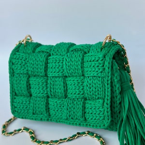 Handmade Green Knitted Bag: Eco-Friendly T-Shirt Yarn Handbag