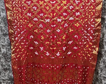 Dupatta de seda semipura Banarsi Ghatchola (Bandhani) en toda su longitud.