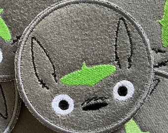 Naszywka haftowana inspirowana Totoro, Studio Ghibli – ręcznie robiona naszywka do prasowania – haftowana we Francji