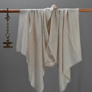 Cream Pashmina, Herringbone design, Single weave, Magical scarves, Handwoven wraps, Kashmiri wool, Cashmere throws, Warm and soft, presents