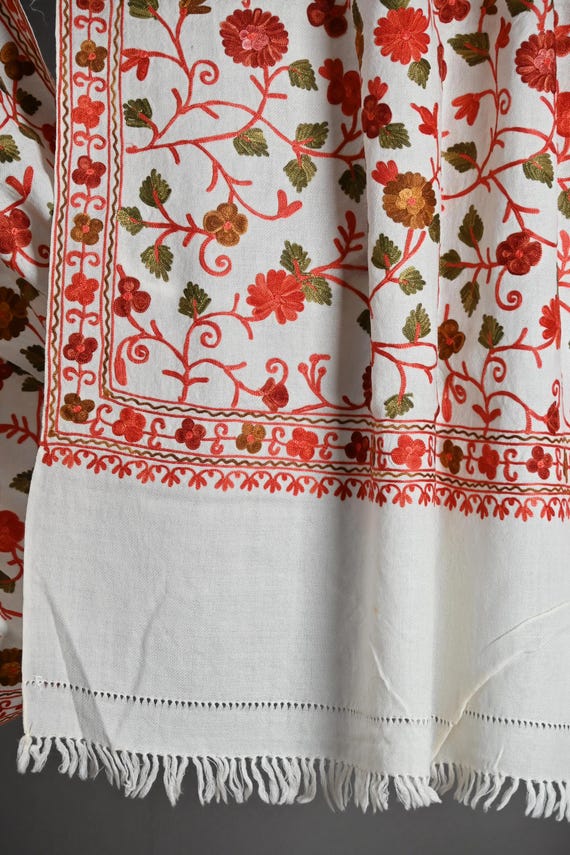 Karigari Kalamkaar Pashmina, ivory white cashmere shawl with Aari handwork,  Beautiful floral motifs, Full jaali design, Indian Ethnic scarf