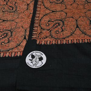 ブラックカシミア、チェーン刺繍、花柄、普段使いのショール、フリンジなしのスカーフ、手織り、カシミール製、ソズニアート、上質なパシュミナ、工芸品