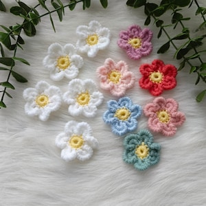Crochet Small Daisies Applique, Flower Patch, Tiny Flower Charm, Crochet Floral Embroidery Patch, Mini Flowers, Cardmaking, Baby Applique