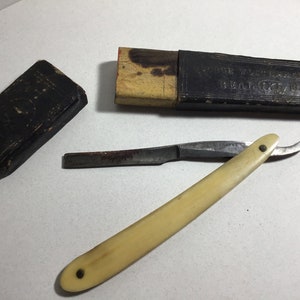 RAZOR antique.  George wostenholm & sons.