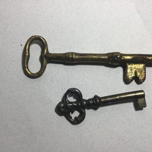 SKELETON KEYS antique