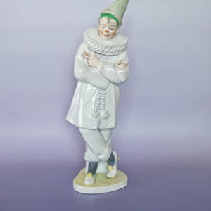Porcelain figurine of Pierrot Karl Ens Volkstedt Germany sculptor Anton Buschelberger (1869-1934)