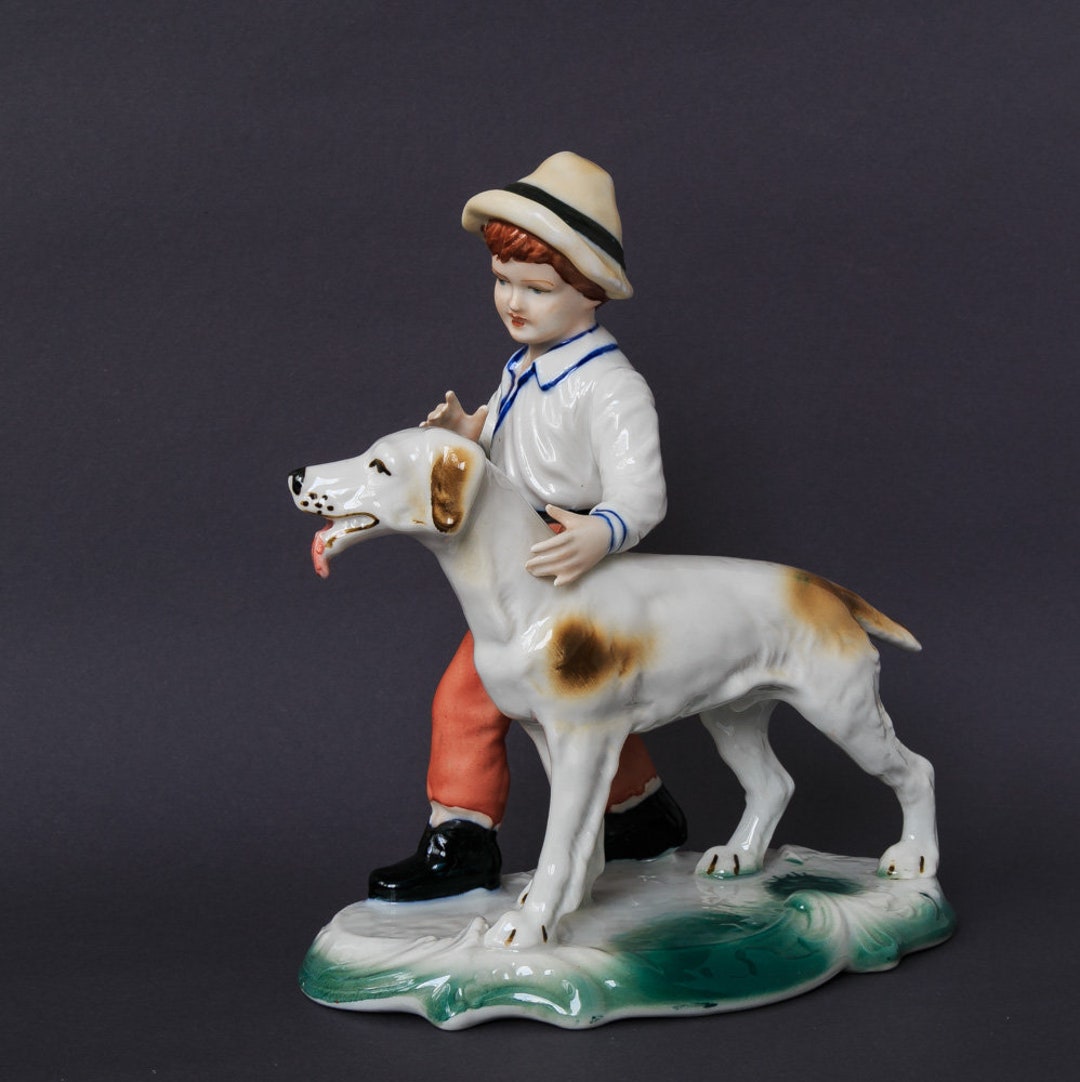 レニングラード磁器工場　犬と少年　陶器置き物インテリア飾り レニングラード磁器工場 犬と少年 陶器置き物インテリア飾り