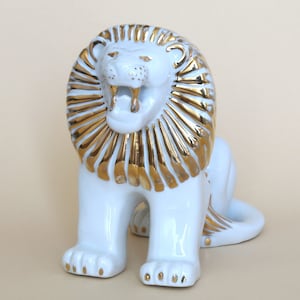 Porcelain figurine of the Golden-maned Lion of the Dmitrovsky Porcelain Factory in Verbilki
