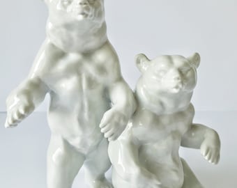 Porcelain figurine Bear Wallendorf Germany sculptor E.Frisch