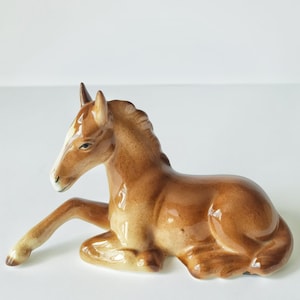 Porcelain horse figurine LIPPELSDORF Thuringia 14 cm