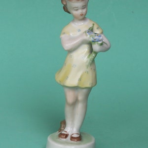porcelain figurine Zsolnay Hungary Girl