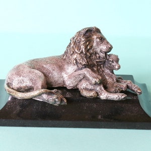 Large lion and lamb sculpture made of 925 sterling silver, gold plated, natural stone. Israel. Jerusalem.