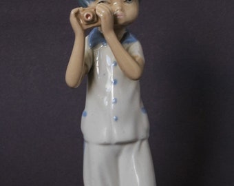 Figura de porcelana Niño fotógrafo