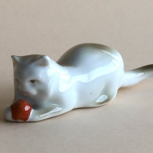 porcelain figurine Zsolnay Hungary cat
