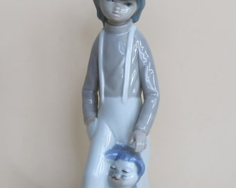 Figura de porcelana Niño
