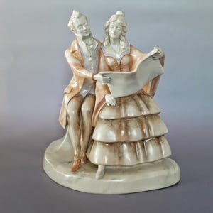 porcelain figurine sculpture Roschützer Porzellanfabrik Unger & Schilde - Sculpture, Art Nouveau figure   couple reading, 1915