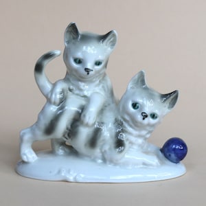 Porcelain figurine cat kitten LIPPELSDORF Thuringia