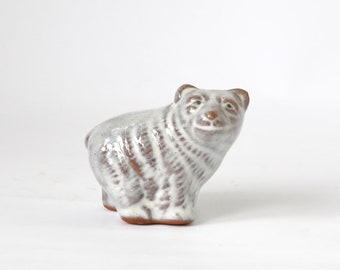 手作りの陶器製クマの置物：コレクター向け陶芸アート、グリーン釉