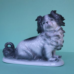 Porcelain dog figurine Weiß, Kühnert & Co.1905 - 1956