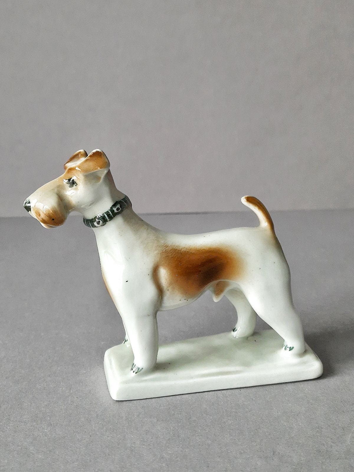 ヴィンテージ磁器犬テリア置物家の装飾用 Zsolnay ハンガリー 1930