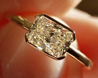 1 CT taglio radiante Moissanite East West Mezza lunetta Set Anello di fidanzamento solitario Anello nuziale in oro giallo massiccio 14k per le donne Regali di nozze