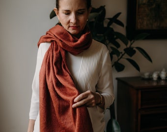 Scialle in alpaca fatto a mano: sciarpa in lana color terracotta e