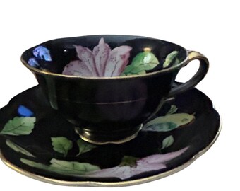 Vintage 1945-1952 besetzte Japan Chugai schwarze Teetasse und Untertasse mit handgemaltem gelbem Vogel und rosa Blume.