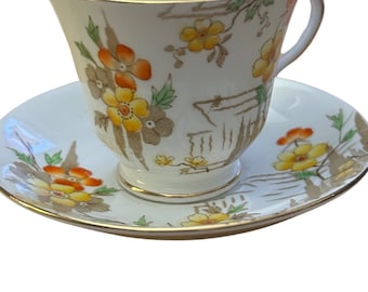 Tasse et soucoupe à thé et soucoupe à motif floral orange et jaune peint à la main en porcelaine de Chine Royal York des années 40