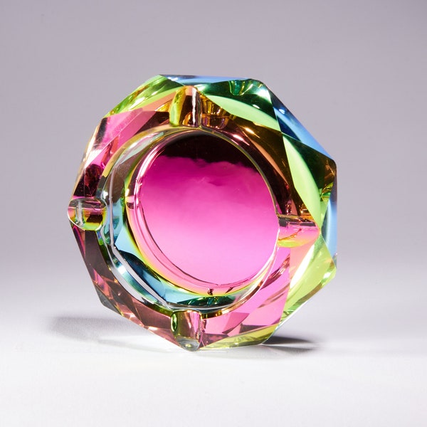 Moderner Kristall Aschenbecher aus Glas | Regenbogenfarben mehrfarbiger Verlauf | stilvoll für jeden Couchtisch