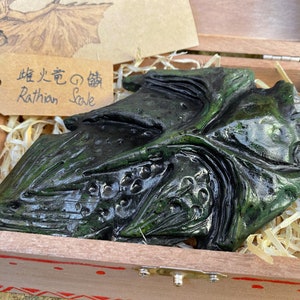 MONSTER HUNTER Rathian Inspired Scale Replica with Wooden Box | MH World Iceborne Rise Sunbreak Resin