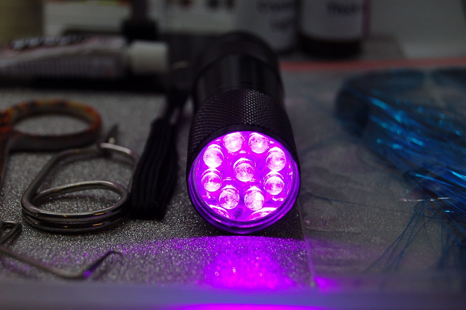 Colla UV Per Mosche Kit Materiali E Strumenti Per Legatura Mosche Da Pesca - Include Colla UV, Fili E Accessori Colle UV E Fili Pesca - Foto 9