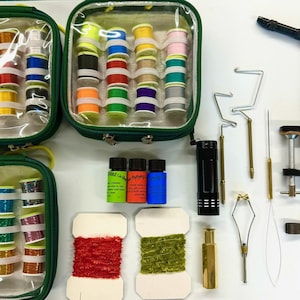 Umfangreiches Fliegenbinden-Werkzeug, Material-Kit mit Lametta, Garn, Faden, Kleber, UV-Taschenlampe, komplettes Werkzeugset, 360-Grad-AA-Schraubstock.