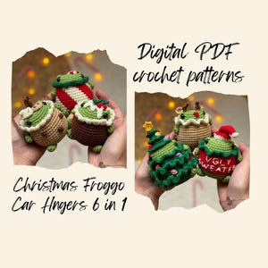 Könnte beinhalten: Sechs gehäkelte Weihnachts-Frosch-Ornamente. Die Ornamente sind grün, rot und braun und zeigen verschiedene Weihnachtsthemen, darunter einen Weihnachtsbaum, ein Rentier und eine Weihnachtsmütze. Die Ornamente sind mit "Christmas Froggo Car Hangers 6 in 1" und "Digital PDF crochet patterns" beschriftet.