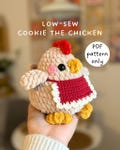 Cookie the Chicken low-sew crochet pattern in English (PDF file), crochet plushie chicken in apron, chubby chicken, cute Easter amigurumi