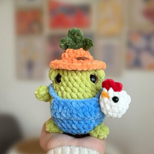 Rane pasquali 3 in 1, schema all'uncinetto a bassa cucitura in inglese, schema amigurumi all'uncinetto pasquale, rana contadina all'uncinetto, rana coniglietto all'uncinetto immagine 3