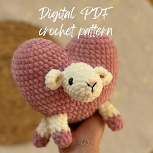 Valentine Heart Sheep Jellycat Häkelanleitung PDF in Englisch | Jellycat Häkelschaf | gehäkeltes Schäfchen im Herz sitzend