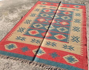Alfombra Kilim India: Alfombra Kilim de yute y lana, hecha a mano, estilo bohemio, para sala de estar. Tamaño personalizado.