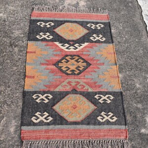 Handmade Wool Jute Kilim Rug: Bohemian Woven Floor Decor