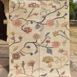 Handwoven Cotton Jute Rug: Floral Kilim, Bohemian Nordic Style