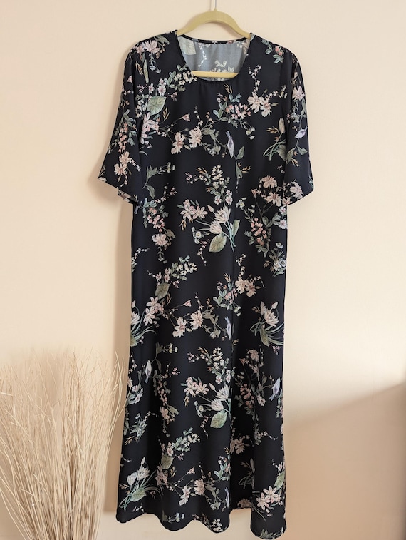 Elegante vestido largo negro con estampado floral Vestido largo