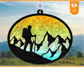 Wandelaar op berg Suncatcher Svg | Wandelaar berg Svg, tuinornament |  Acryl zonnevanger | Glowforge lasergesneden bestand | SVG, DXF, pdf