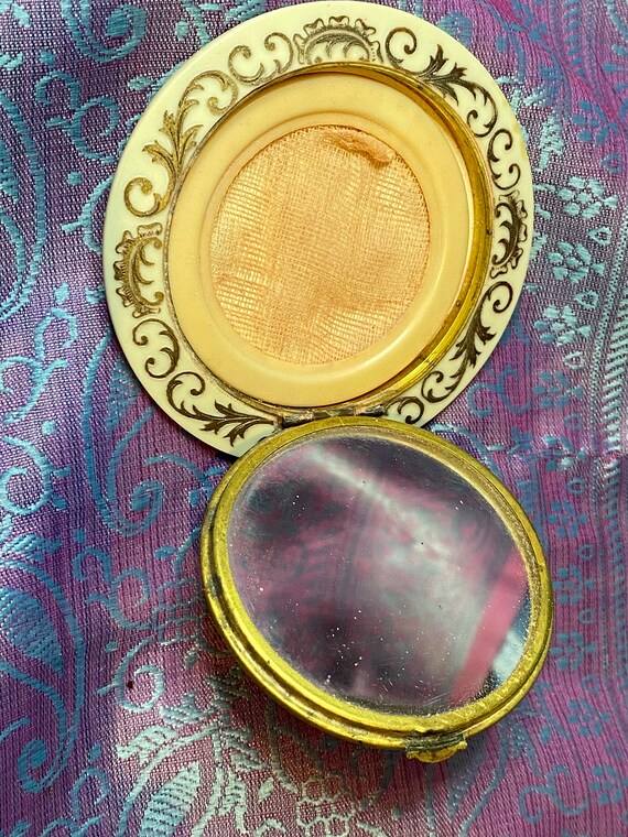 French 1930’s powder compact, Round cream cellulo… - image 4