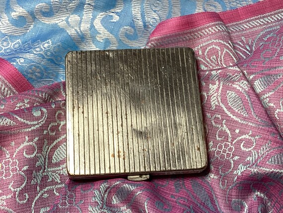 An interesting vintage, square Silvertone powder,… - image 2