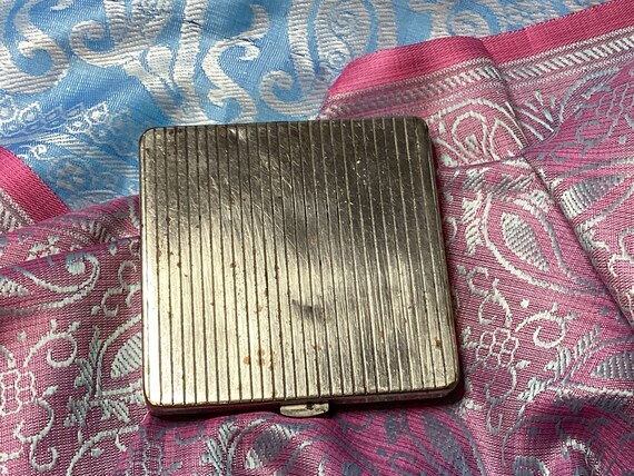 An interesting vintage, square Silvertone powder,… - image 3