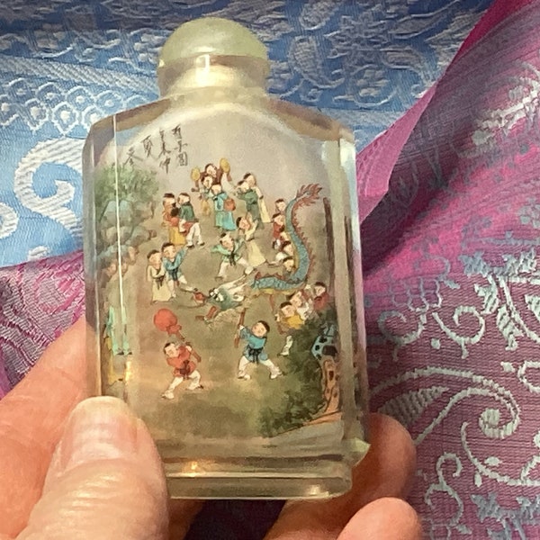 Botella de rapé de vidrio/cristal chino vintage, escena muy detallada pintada de adentro hacia afuera condición fantástica
