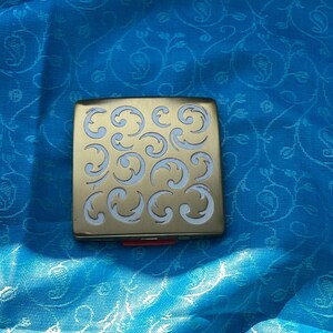 Vintage Yardley powder, compact, probably 40s or 50s unusual design. Beautiful condition.